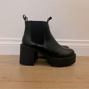 Chunky platform boots